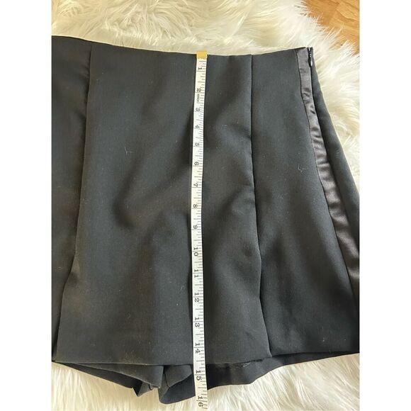 Zara Mini skort with a high waist Invisible back zip closure size M black - Picture 8 of 8